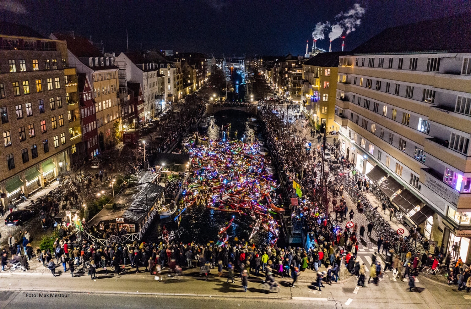 Lucia in kayaks in Christianshavn Canal - Photo: Max Mestour